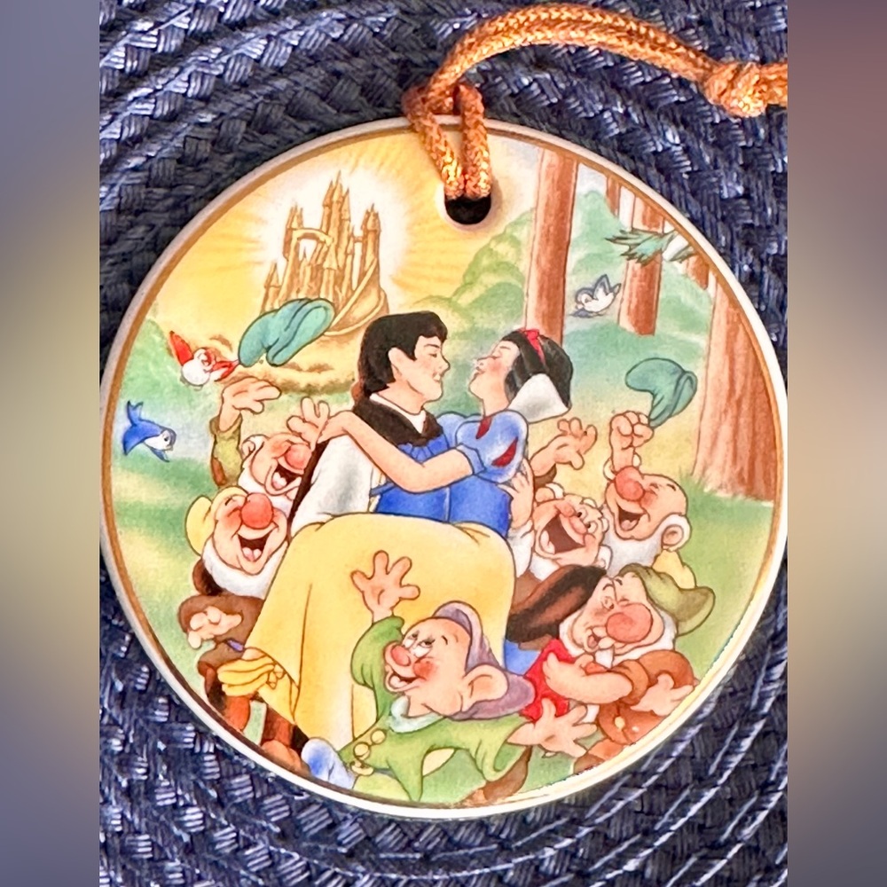 MERRY CHRISTMAS! Disney’s Snow White and the Seven Dwarfs Christmas Ornament
